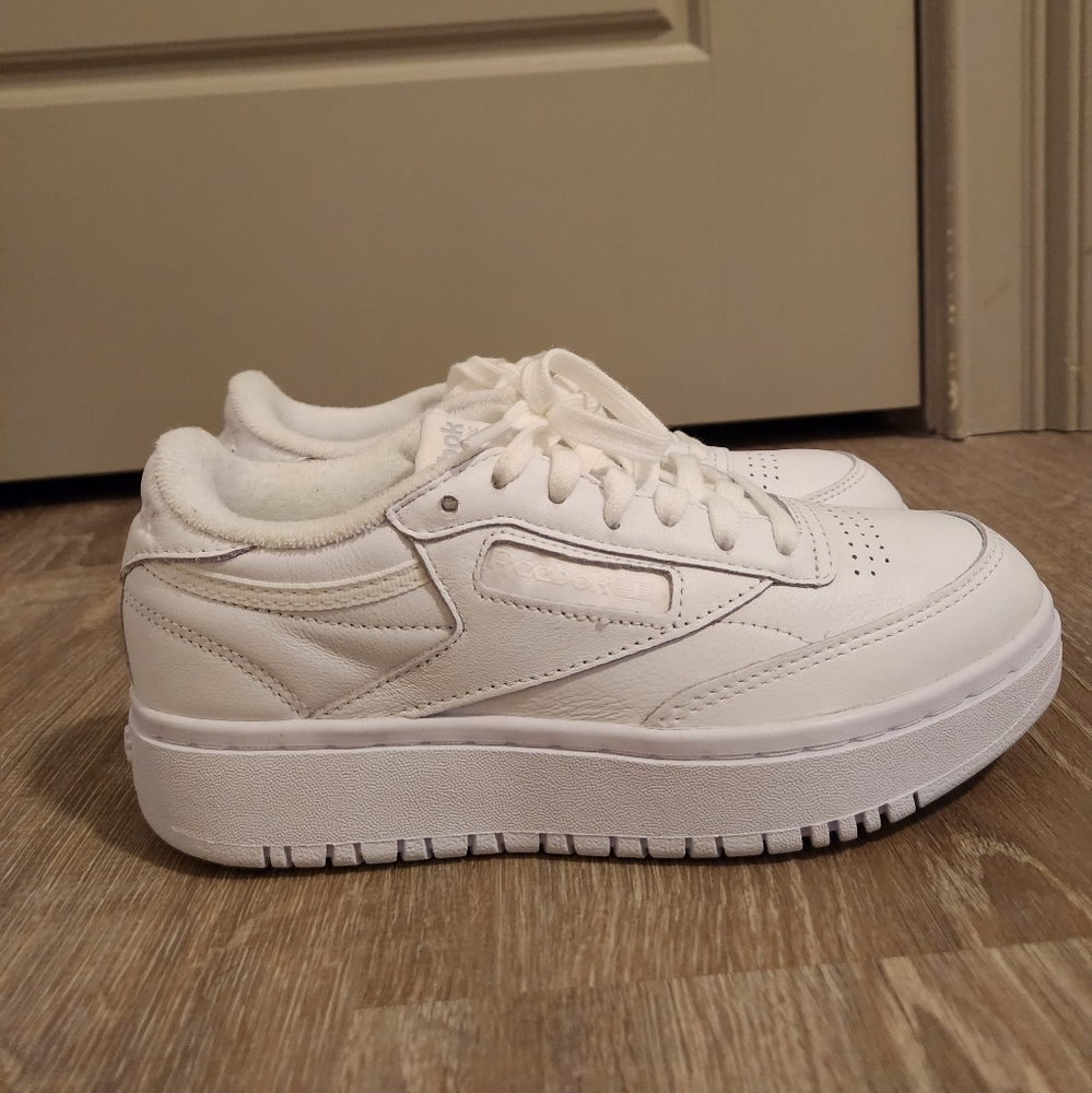 womens size 6 reebok club c double